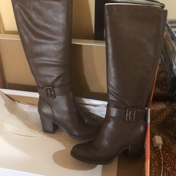 New unworn leather boot size 7M - Picture 4 of 4